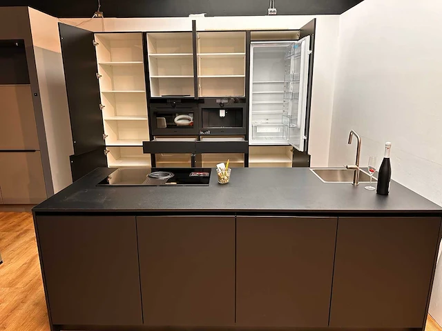 Nobilia easytouch zwart eiland opstelling - afbeelding 27 van  29