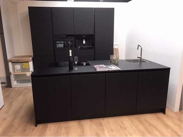 Nobilia easytouch zwart eiland opstelling - afbeelding 28 van  29