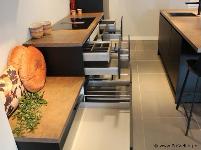 Nobilia eiland keuken met apparatenwand tortona - afbeelding 24 van  52