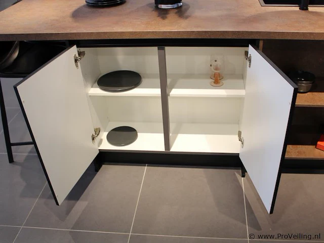 Nobilia eiland keuken met apparatenwand tortona - afbeelding 49 van  52