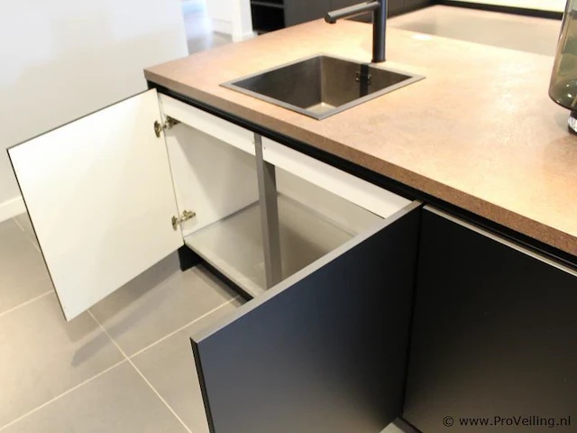 Nobilia eiland keuken met apparatenwand tortona - afbeelding 52 van  52