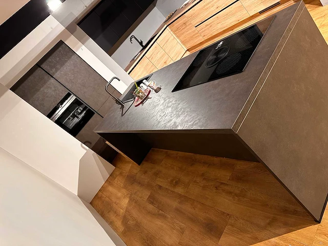 Nobilia eiland keuken met kastenwand - afbeelding 12 van  27