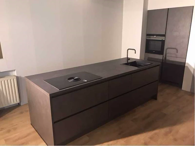 Nobilia eiland keuken met kastenwand - afbeelding 4 van  22