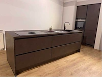 Nobilia eiland keuken met kastenwand
