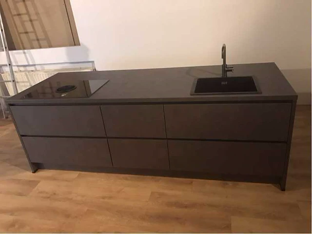 Nobilia eiland keuken met kastenwand - afbeelding 12 van  22