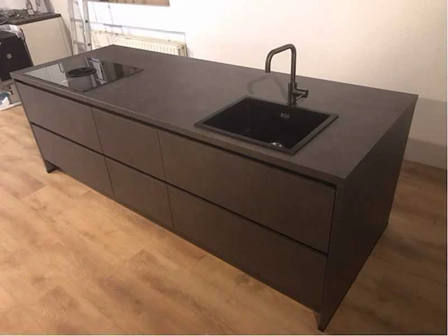 Nobilia eiland keuken met kastenwand - afbeelding 16 van  22