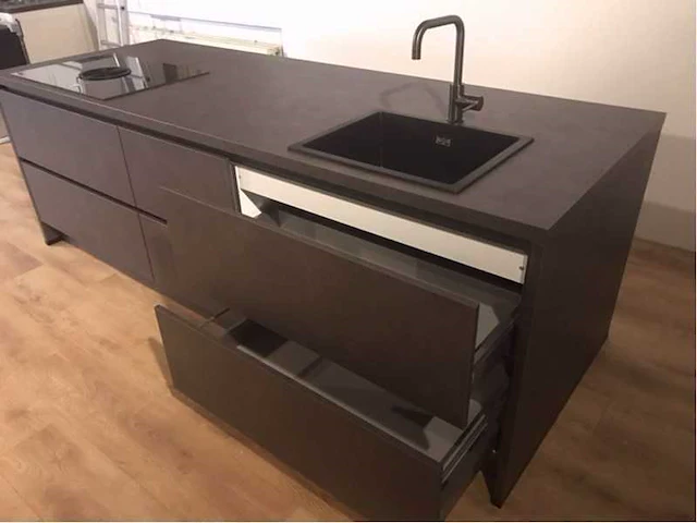 Nobilia eiland keuken met kastenwand - afbeelding 20 van  22