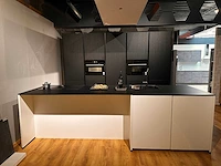 Nobilia eiland keuken met kastenwand
