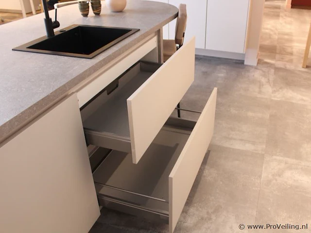 Nobilia eilandkeuken met apparatenwand easy touch - afbeelding 8 van  37