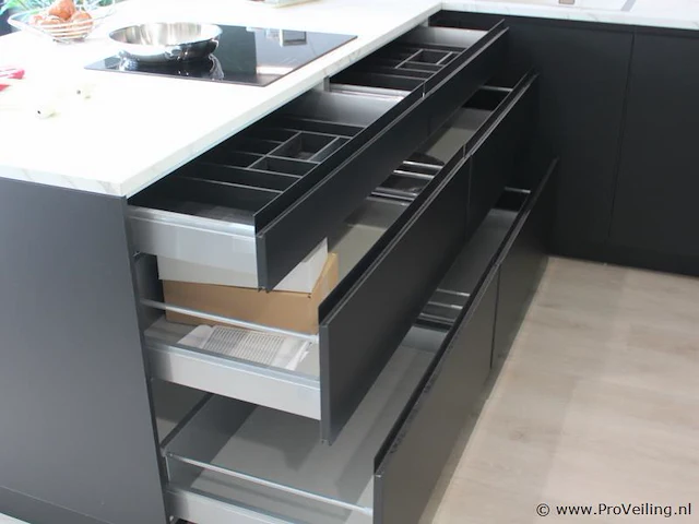 Nobilia eilandkeuken met apparatenwand touch - afbeelding 3 van  48