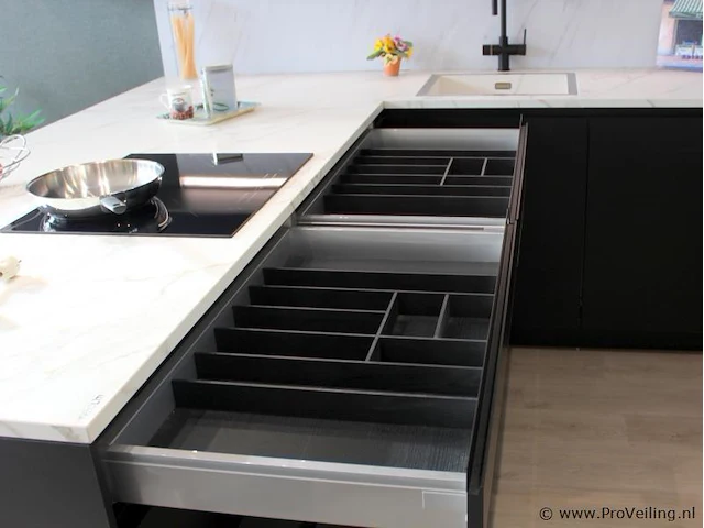 Nobilia eilandkeuken met apparatenwand touch - afbeelding 4 van  48