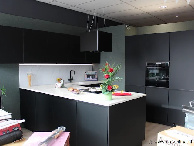Nobilia eilandkeuken met apparatenwand touch - afbeelding 1 van  48