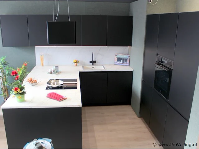 Nobilia eilandkeuken met apparatenwand touch - afbeelding 12 van  48