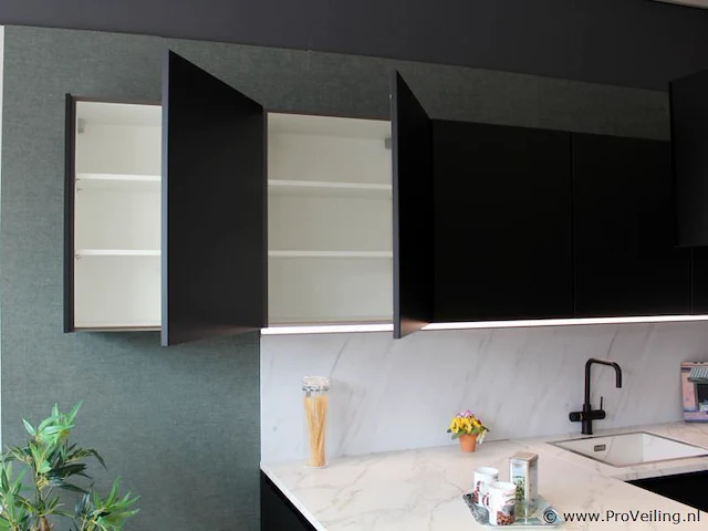 Nobilia eilandkeuken met apparatenwand touch - afbeelding 27 van  48