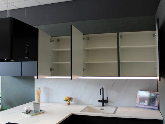 Nobilia eilandkeuken met apparatenwand touch - afbeelding 28 van  48
