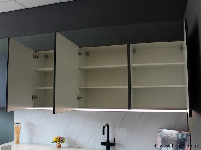 Nobilia eilandkeuken met apparatenwand touch - afbeelding 29 van  48