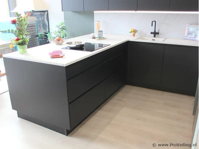 Nobilia eilandkeuken met apparatenwand touch - afbeelding 23 van  48