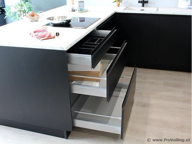 Nobilia eilandkeuken met apparatenwand touch - afbeelding 46 van  48