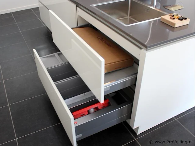 Nobilia eilandkeuken met apparatenwand - afbeelding 7 van  39