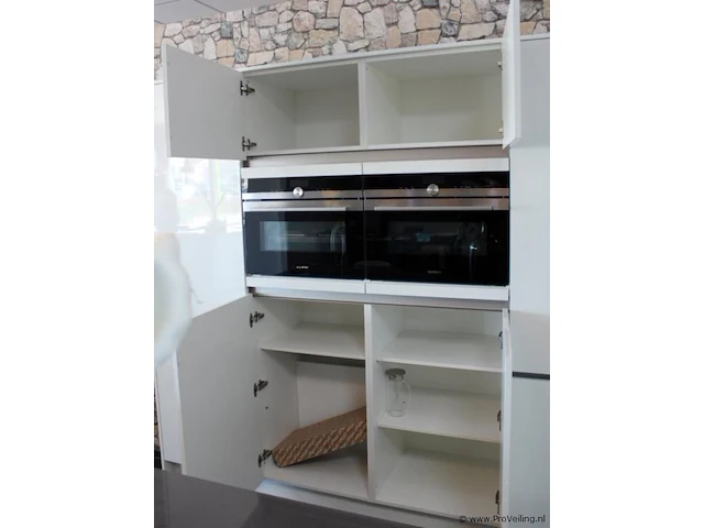 Nobilia eilandkeuken met apparatenwand - afbeelding 24 van  39