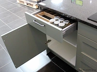 Nobilia eilandkeuken met apparatenwand - afbeelding 27 van  30
