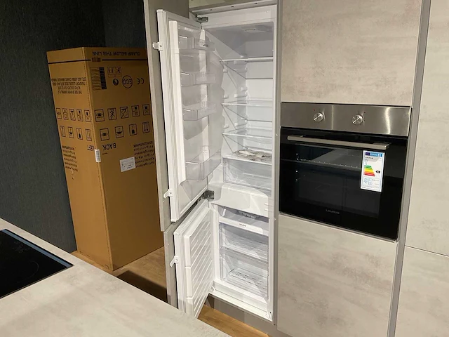 Nobilia eilandkeuken met kastenwand - afbeelding 3 van  31