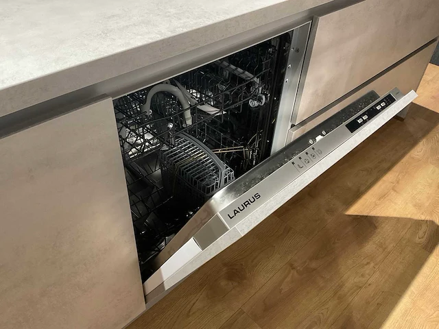Nobilia eilandkeuken met kastenwand - afbeelding 11 van  31