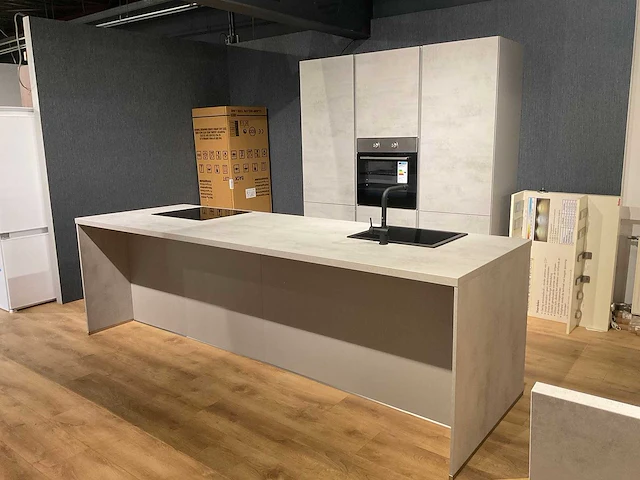 Nobilia eilandkeuken met kastenwand - afbeelding 12 van  31