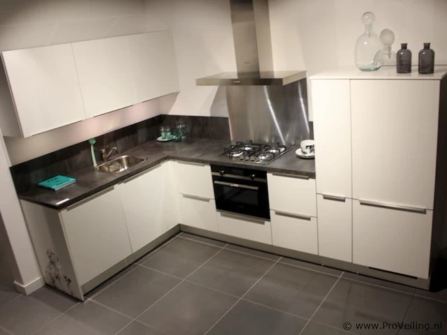 Nobilia hoekkeuken met apparatenwand lido - afbeelding 1 van  36