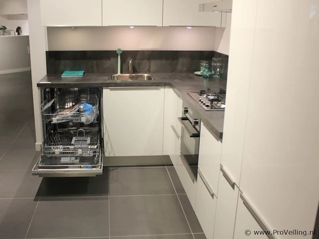 Nobilia hoekkeuken met apparatenwand lido - afbeelding 31 van  36