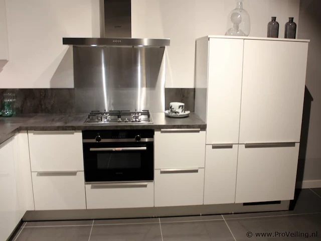 Nobilia hoekkeuken met apparatenwand lido - afbeelding 36 van  36