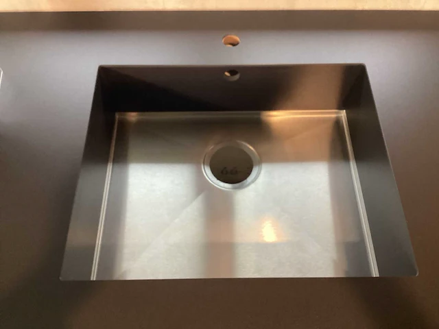 Nobilia inline mat lak wit showroom opstelling - afbeelding 3 van  30