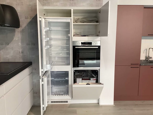 Nobilia inline mat lak wit showroom opstelling - afbeelding 9 van  30