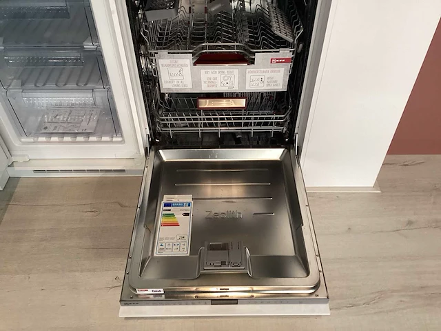 Nobilia inline mat lak wit showroom opstelling - afbeelding 11 van  30