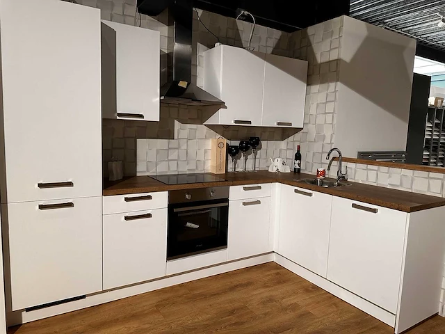 Nobilia laser mat wit hoek keuken - afbeelding 1 van  24
