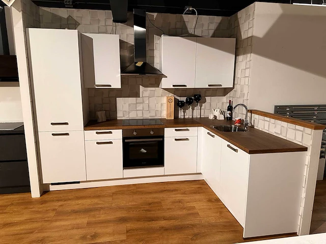 Nobilia laser mat wit hoek keuken - afbeelding 19 van  24
