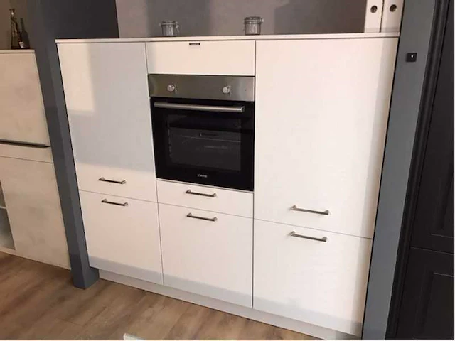 Nobilia laser wit eilandkeuken met kastenwand - afbeelding 21 van  27