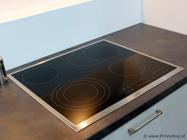Nobilia rechte keuken met apparatenwand - afbeelding 2 van  37