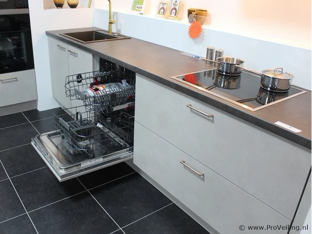 Nobilia rechte keuken met apparatenwand - afbeelding 7 van  37
