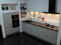Nobilia rechte keuken met apparatenwand - afbeelding 1 van  37