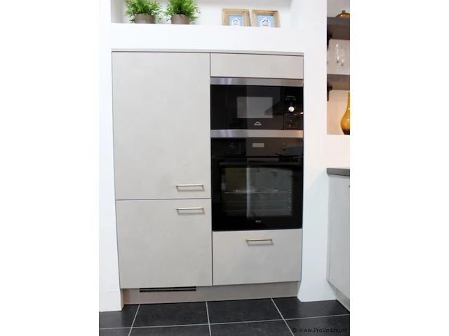 Nobilia rechte keuken met apparatenwand - afbeelding 18 van  37