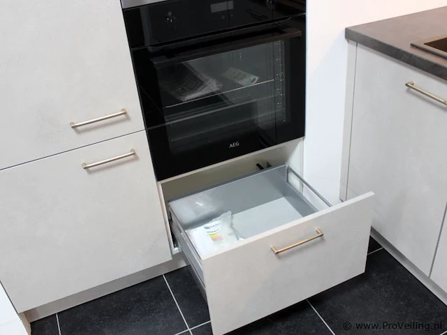 Nobilia rechte keuken met apparatenwand - afbeelding 21 van  37