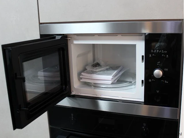 Nobilia rechte keuken met apparatenwand - afbeelding 26 van  37