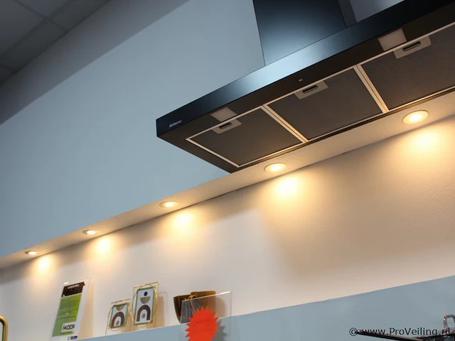 Nobilia rechte keuken met apparatenwand - afbeelding 30 van  37