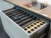 Nobilia rechte keuken met apparatenwand - afbeelding 33 van  37