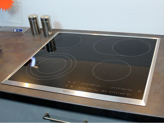 Nobilia rechte keuken met apparatenwand - afbeelding 36 van  37