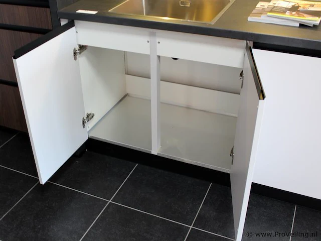 Nobilia rechte keuken met apparatenwand - afbeelding 3 van  32