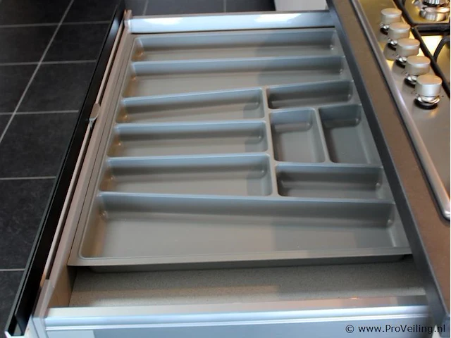 Nobilia rechte keuken met apparatenwand - afbeelding 8 van  32