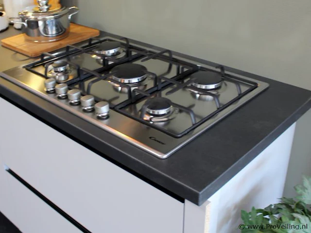 Nobilia rechte keuken met apparatenwand - afbeelding 16 van  32