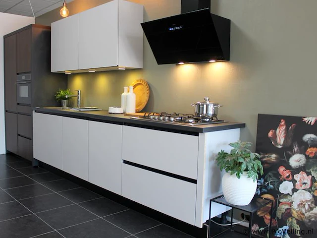 Nobilia rechte keuken met apparatenwand - afbeelding 12 van  32